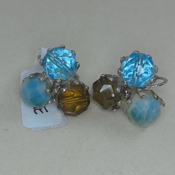 Vintage VOGUE Clip On Earrings - Picture 1 of 2
